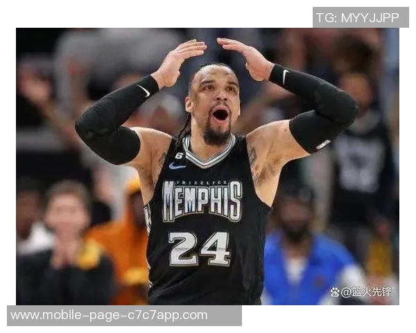 狄龙赞布克突破能力与防守智慧助力队友成长与发展